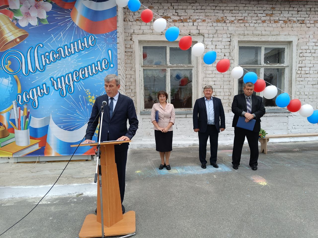 Прошёл последний звонок.