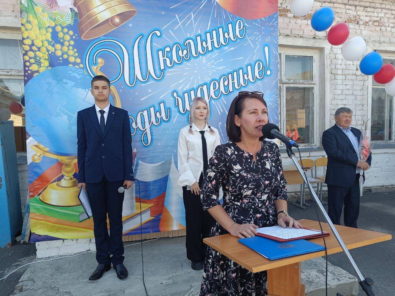 В Елаурской средней школе прошла торжественная линейка ко Дню знаний!.