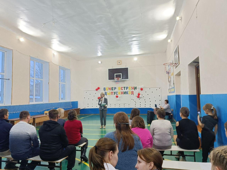 Сегодня в нашей школе прошел вечер встречи выпускников..