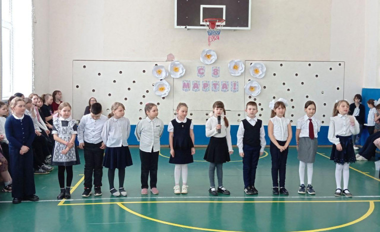 В МОУ Елаурская СШ прошел весенний конкурс "А ну-ка, девочки".