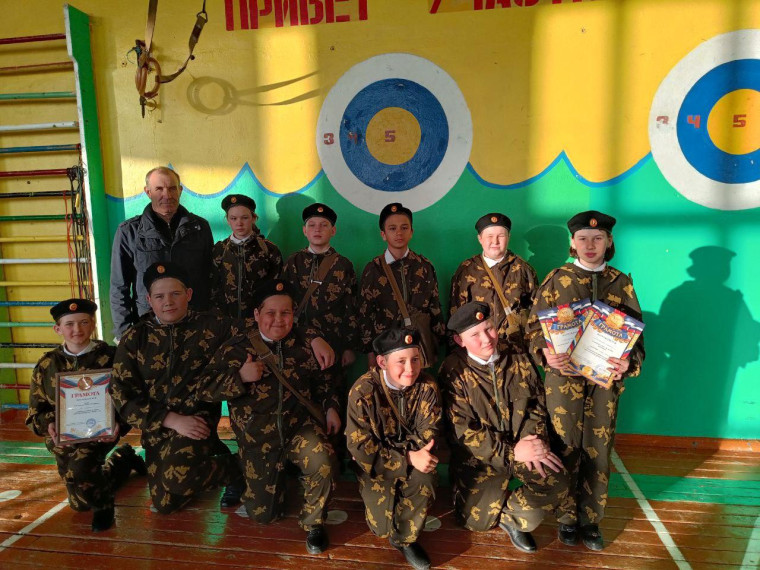 Заняди второе место в игре "Зарница".