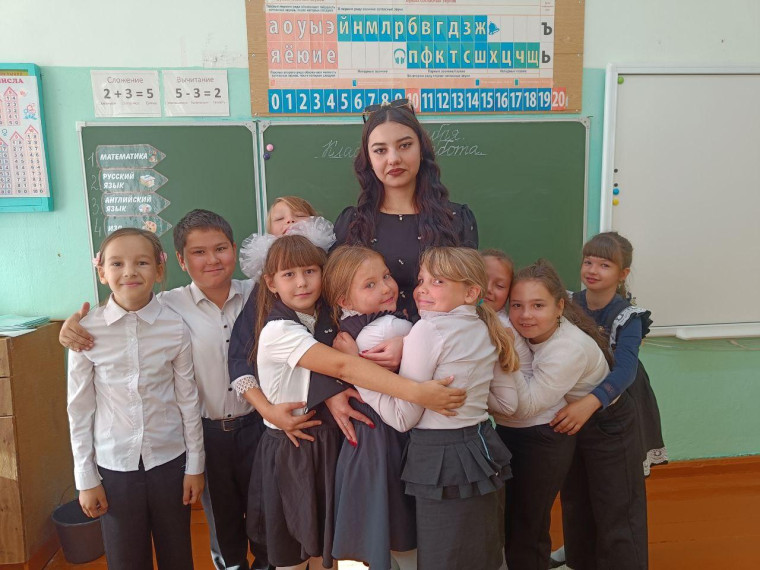 В МОУ Елаурская СШ прошёл День учителя.