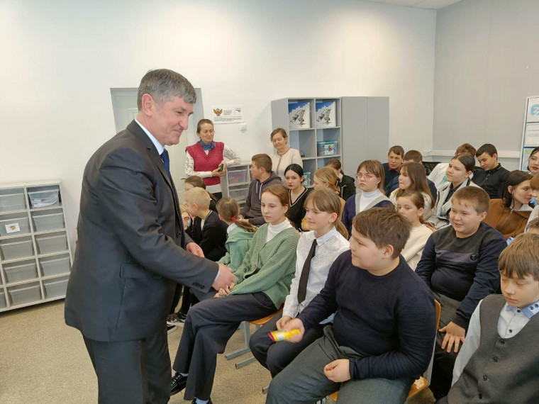 В нашей школе состоялась Классная встреча с директором МОУ Алешкинская ОШ.