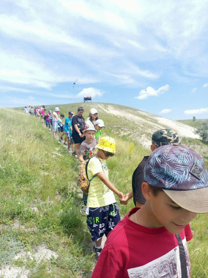 20 июня воспитанники школьного лагеря &quot;Алые паруса&quot; посетили экологическую тропу &quot;По следам сурка&quot;.